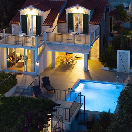 Villa Julia With Heated Pool, Ideal For Large Groups Milna  Eksteriør billede