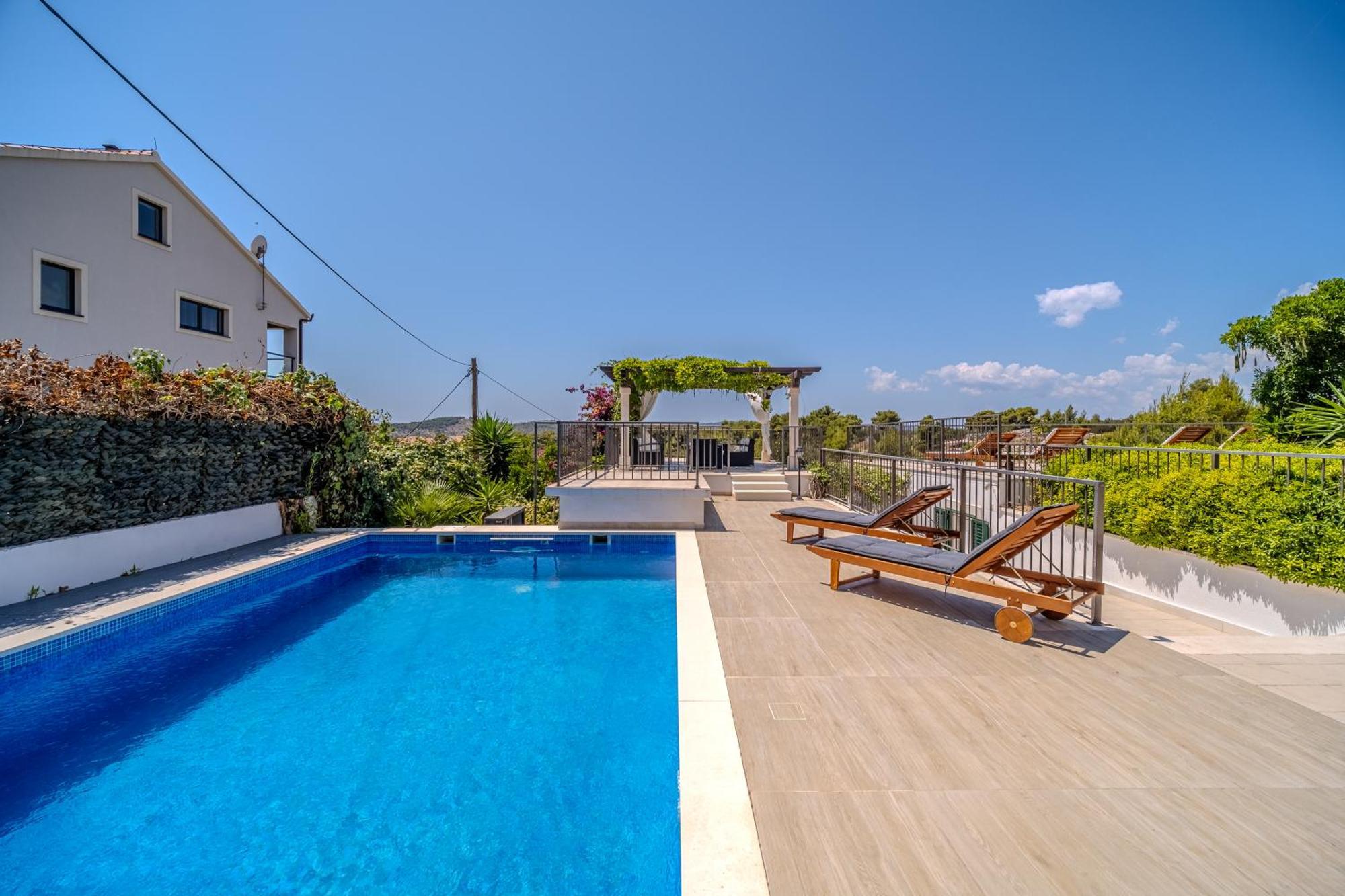 Villa Julia With Heated Pool, Ideal For Large Groups Milna  Eksteriør billede