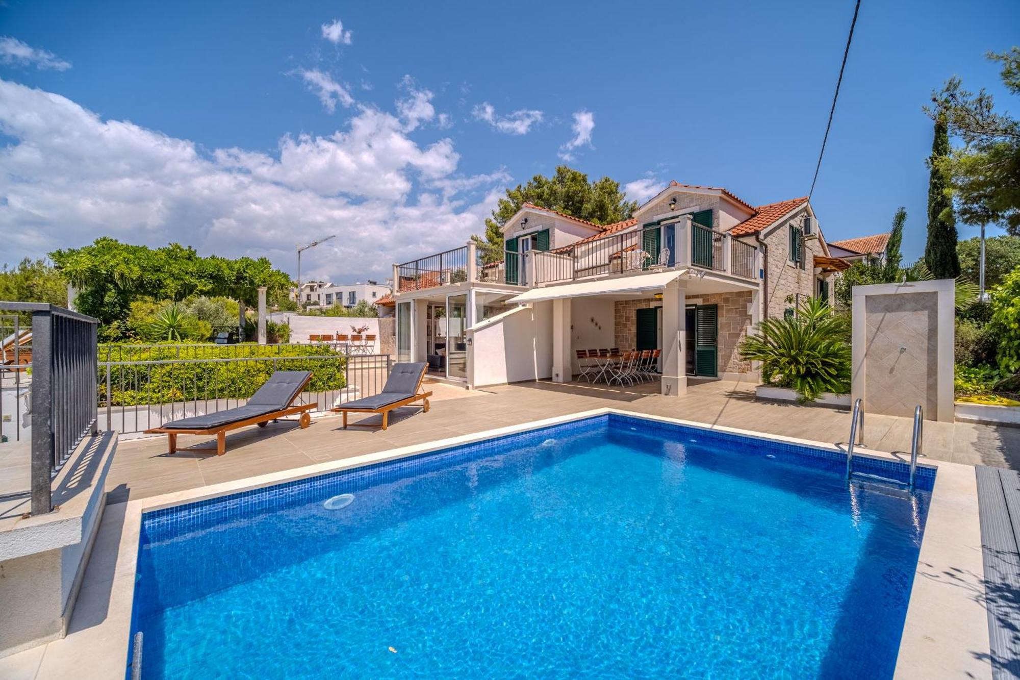 Villa Julia With Heated Pool, Ideal For Large Groups Milna  Eksteriør billede